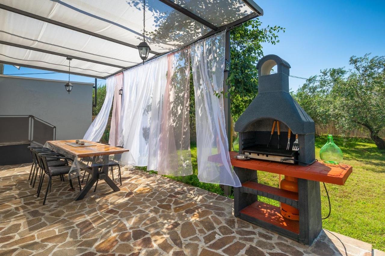 Holiday House Chill Out Loborika Pula 6 Persons Marcana Bagian luar foto